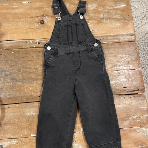 3t Oshkosh bgosh distressed black overalls - Picture 4 of 5
